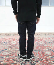 画像をギャラリービューアに読み込む, MEN'S SLIM TAPERD DENIM PANTS