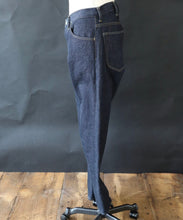 画像をギャラリービューアに読み込む, MEN'S SLIM TAPERD DENIM PANTS