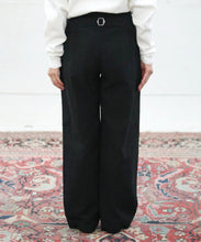 画像をギャラリービューアに読み込む, BUCKLE BACK TROUSERS